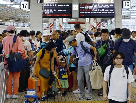 2023年お盆期間の全国主要駅の人出の変化